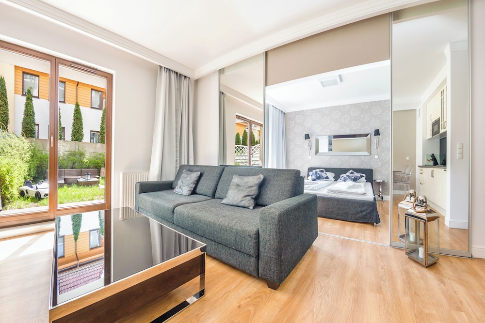 Apartment (C4)