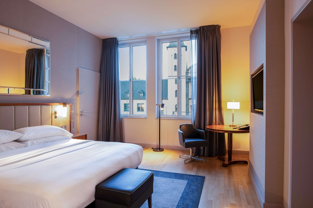 Room, 1 King Bed (Cathedral Dom View)