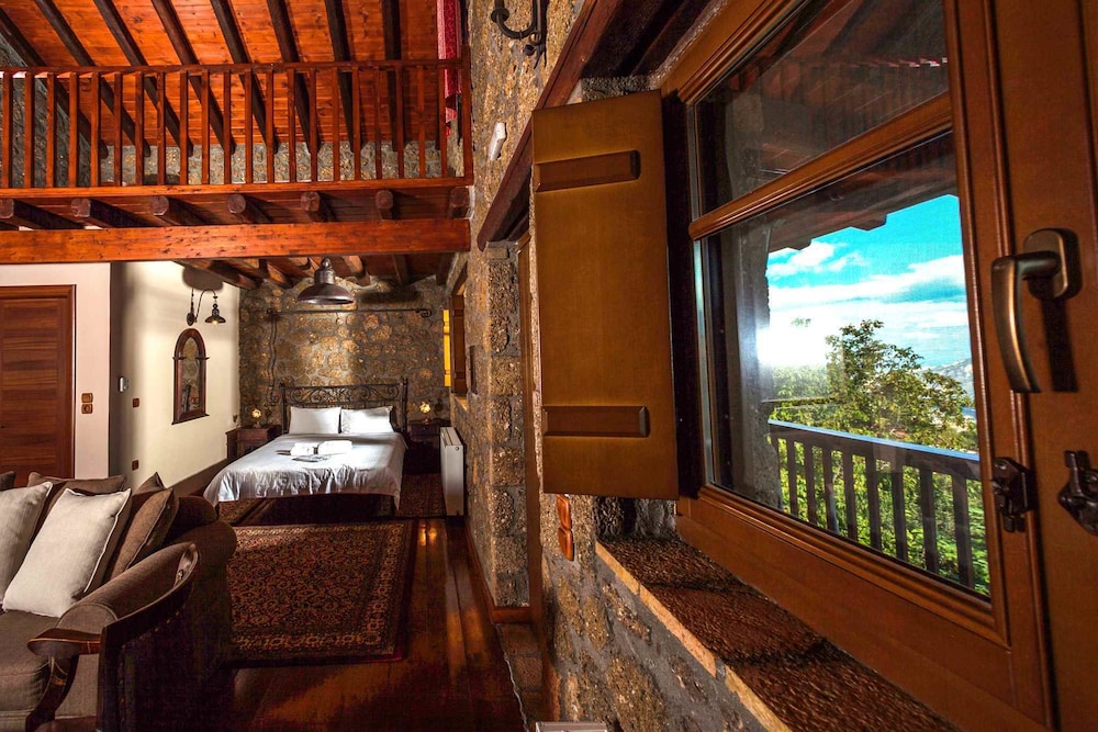 Suite (2 Adults & 2 Children)