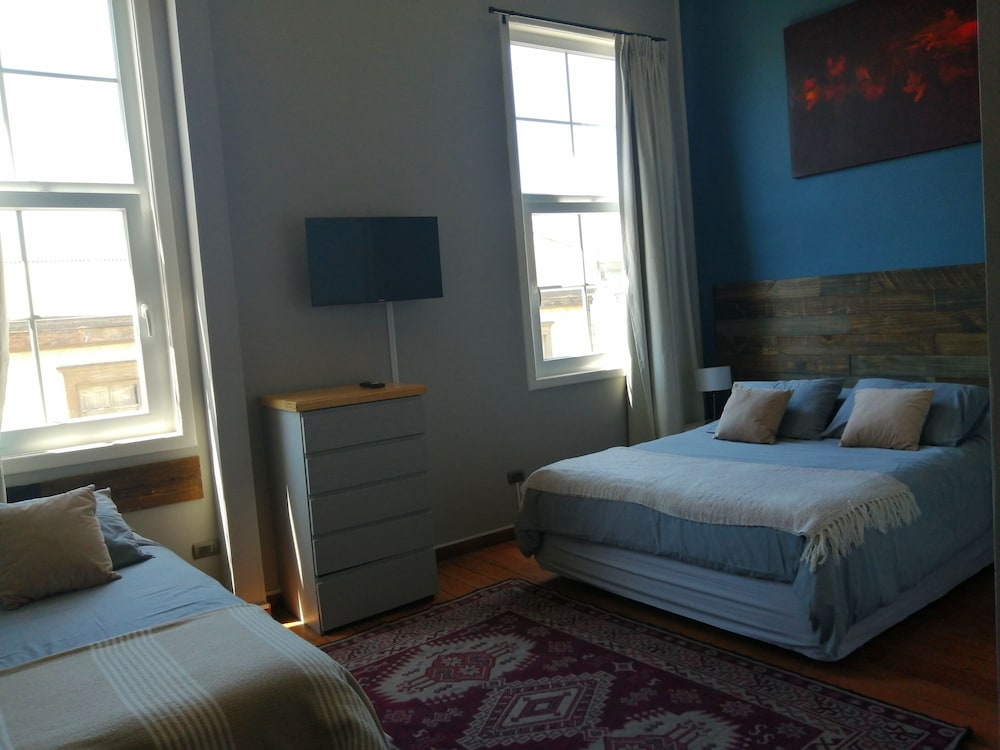 Family Room, City View photo 1