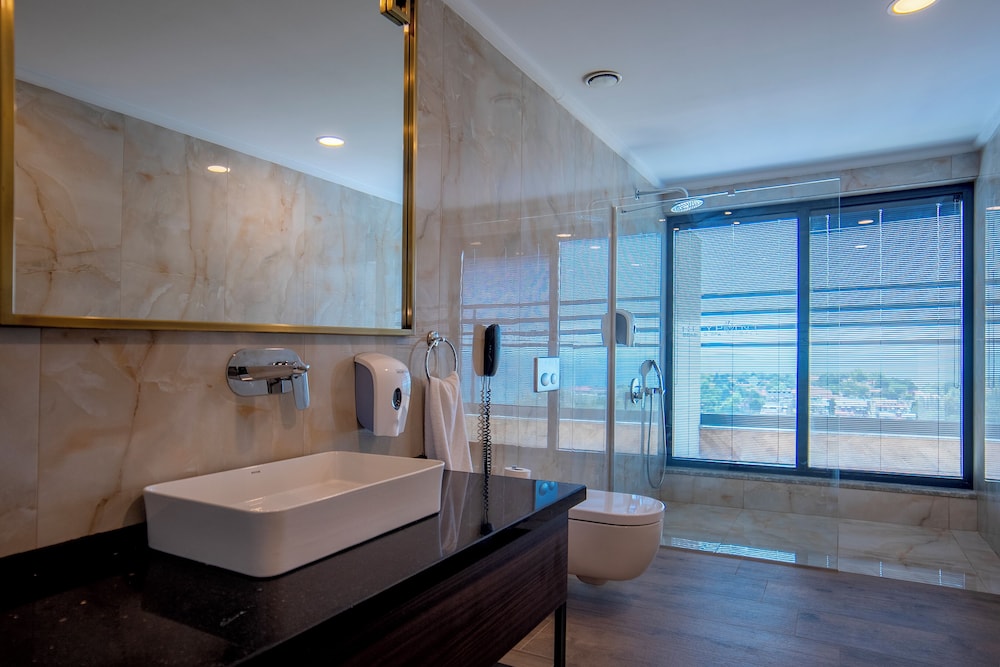 Deluxe Double or Twin Room, Balcony, Sea View, Jacuzzi photo 2
