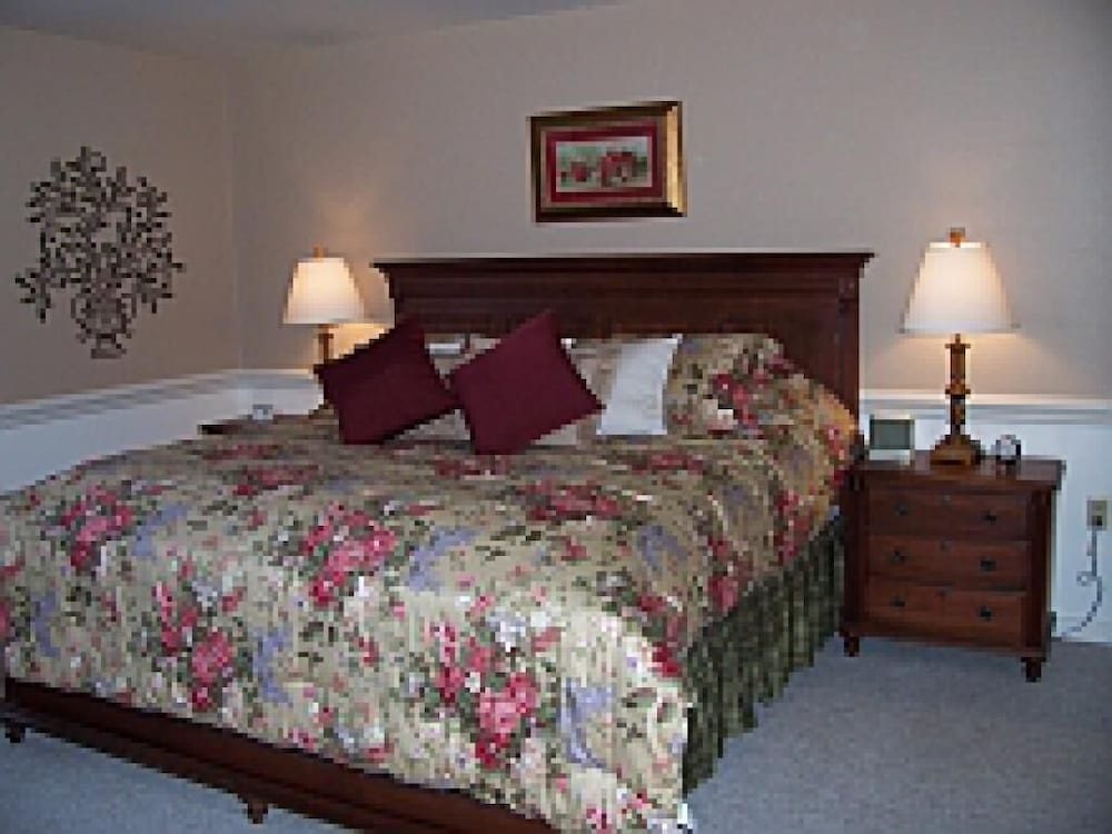 Standard Quadruple Room, Ensuite (Camelot King Suite 8)