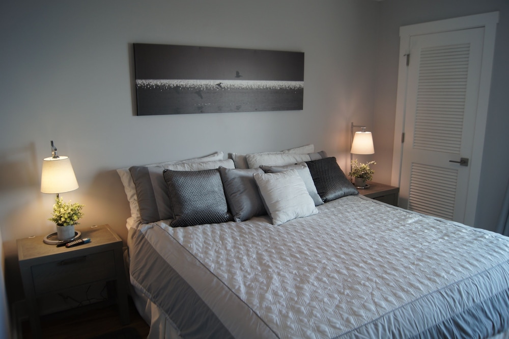 Condo, 2 Bedrooms