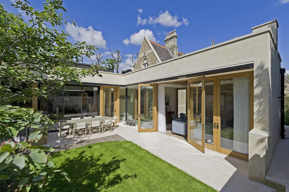 Stunning 5 bed Fulham Home w Indoor Pool Sauna and Private Garden, Photo 47