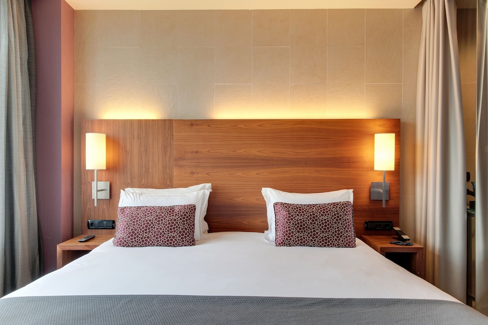 Double Room (Breakfast Included) - Photo 2