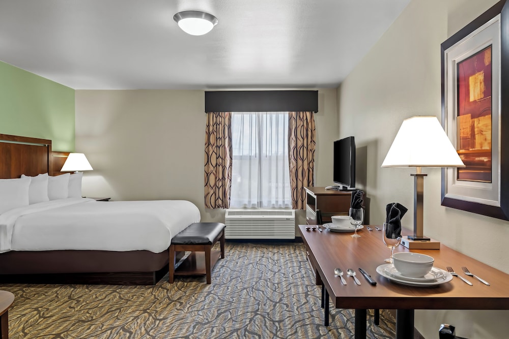 Suite, 1 Queen Bed with Sofa bed, Mobility Accessible photo 2