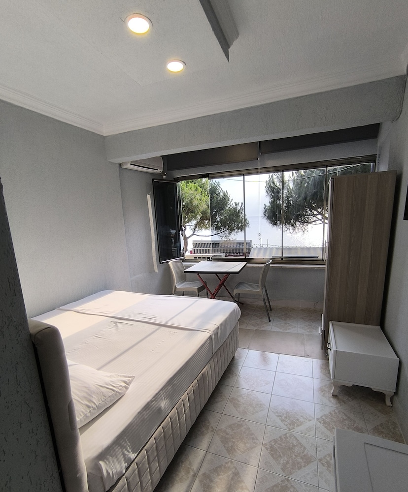 Romantic Studio Suite photo 1