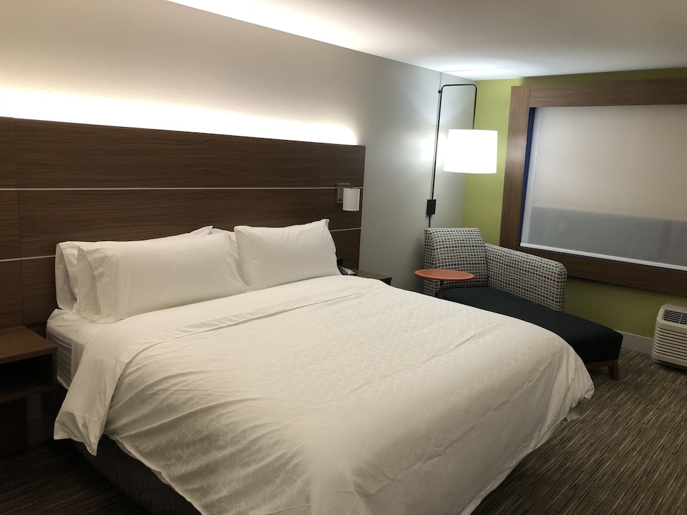 Standard Room, 1 King Bed (Communications)