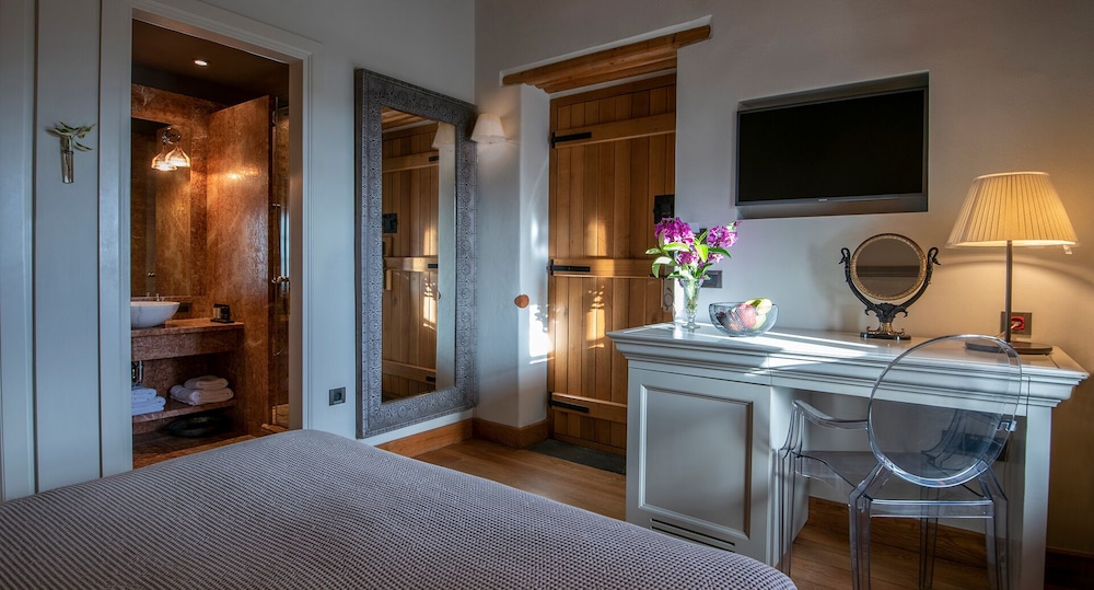 Manor Room photo 2