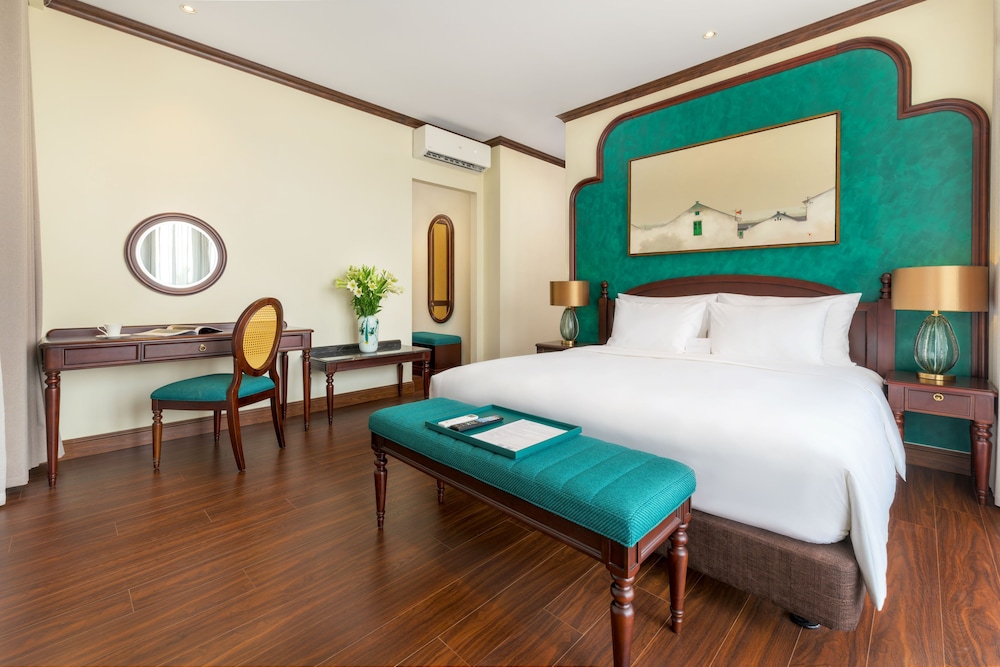 Grand Deluxe Room With Balcony And Garden View photo 3