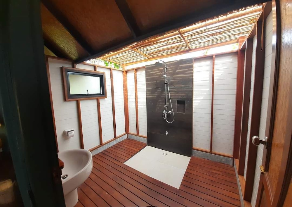 2 Bedroom Seaview photo 2