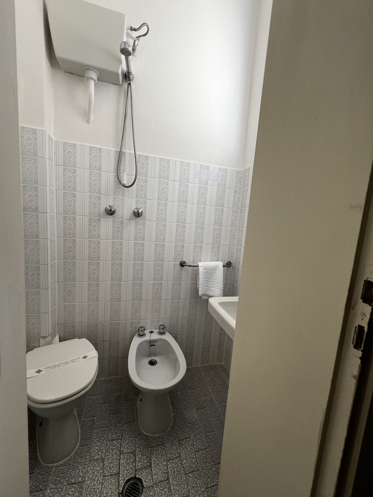 Standard Double or Twin Room - Photo 2
