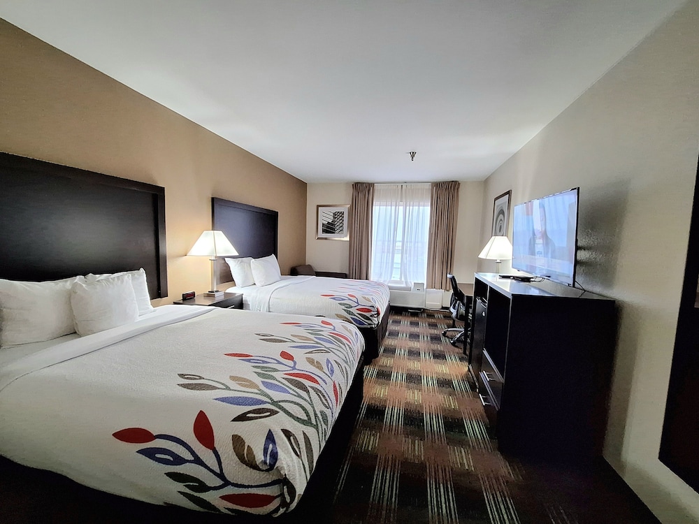 Room, 2 Queen Beds - Photo 1