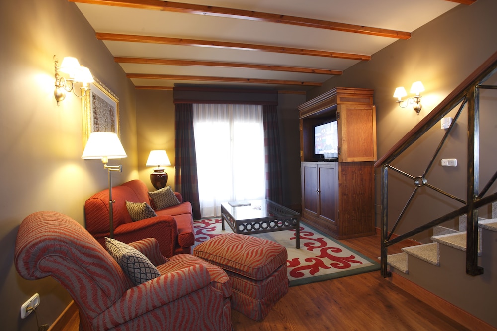 Villa (2 Adults) - Photo 2