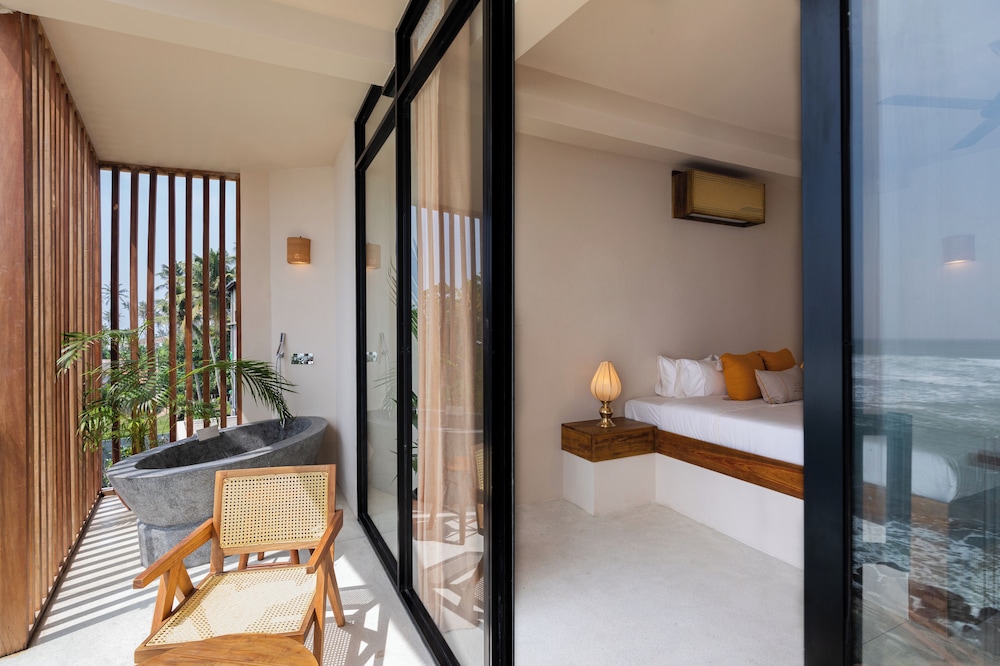 Double Room, Bathtub