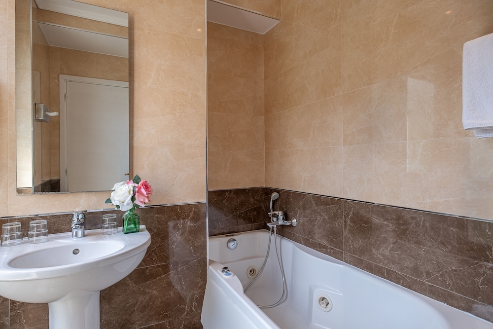 Executive Triple Room - Photo 2
