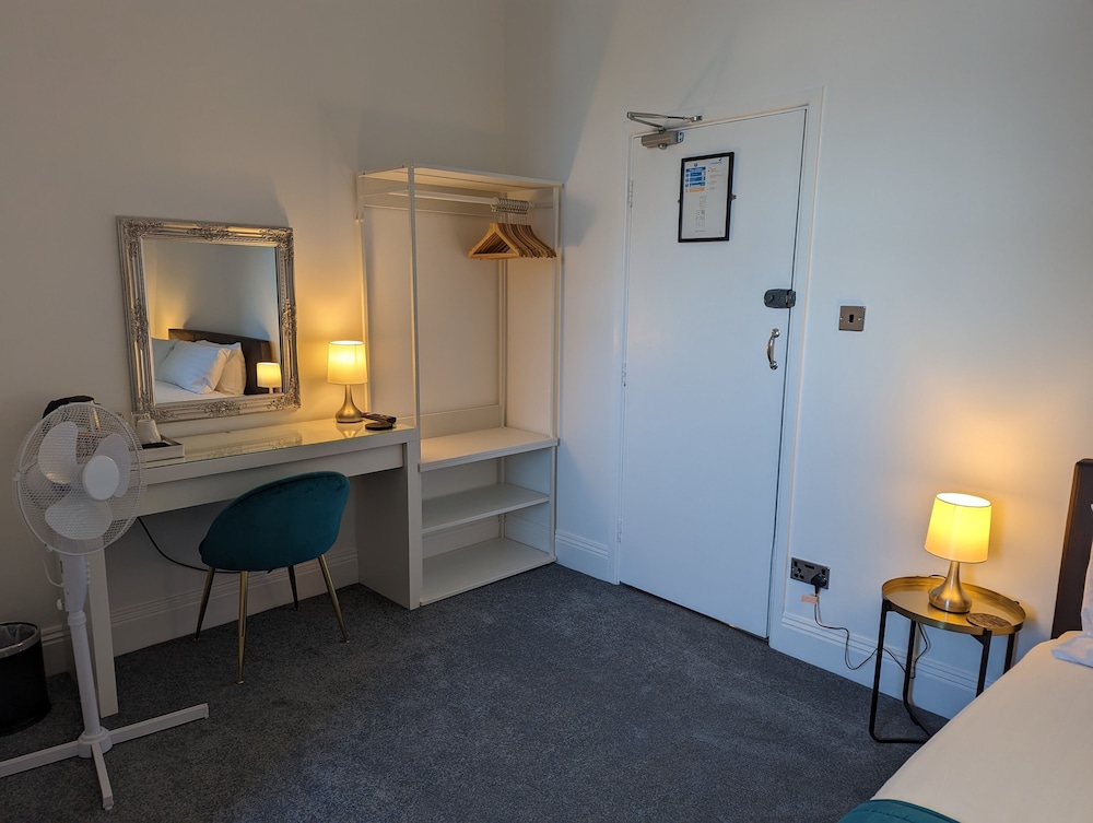 Family Room, Multiple Beds - Photo 8