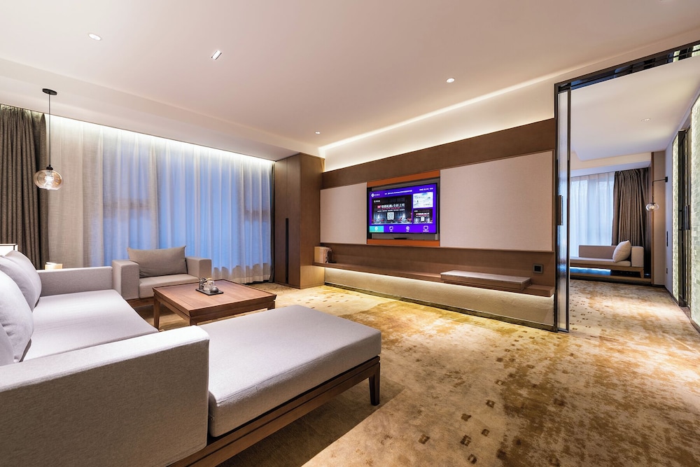 Luxury Suite