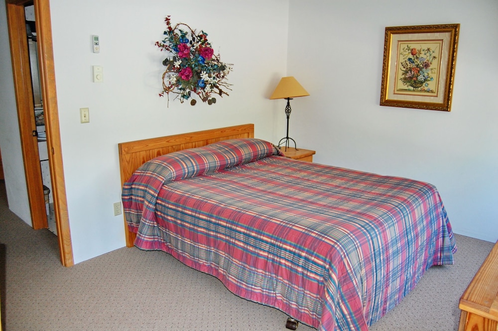 Suite, 1 King Bed, Non Smoking photo 2