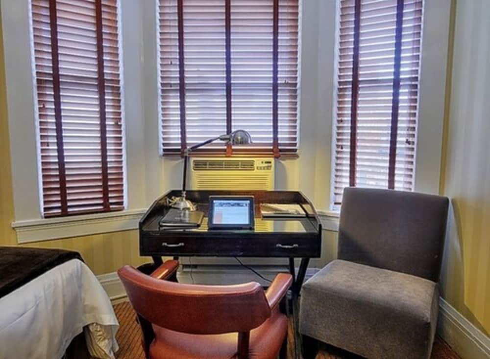 Executive Room, 1 Queen Bed - Photo 4