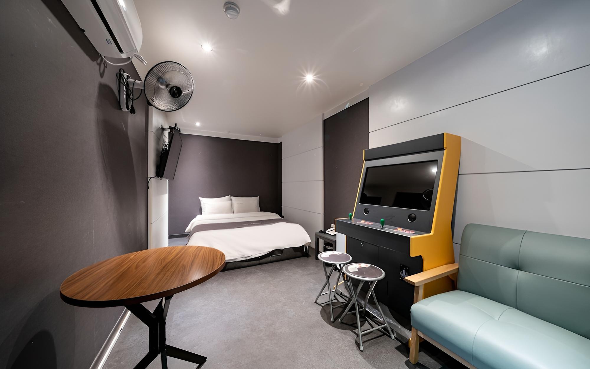 Room (Special room/ Recreation machine of m)