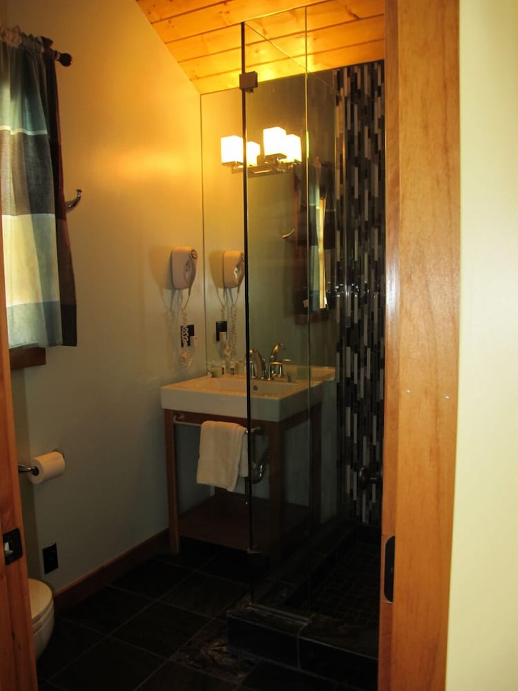 Deluxe Cabin (Brown) photo 3