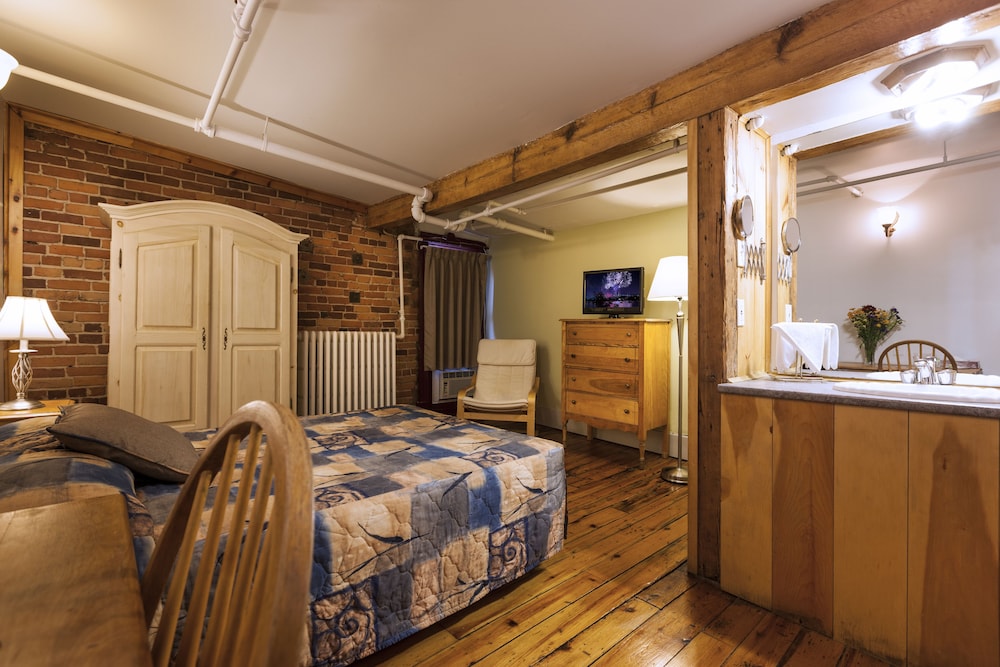 Budget Room, 1 Double Bed, Shared Bathroom photo 1