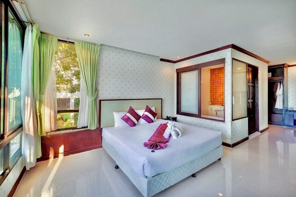 Superior Suite, Balcony, Sea View - Photo 8