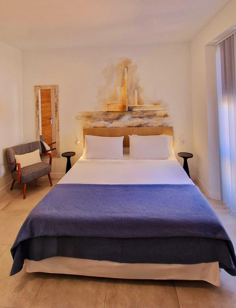 City Room - Photo 2