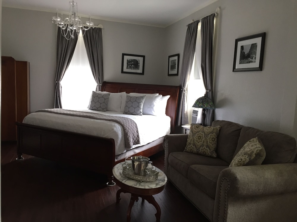 Onyx Springs Suite photo 1
