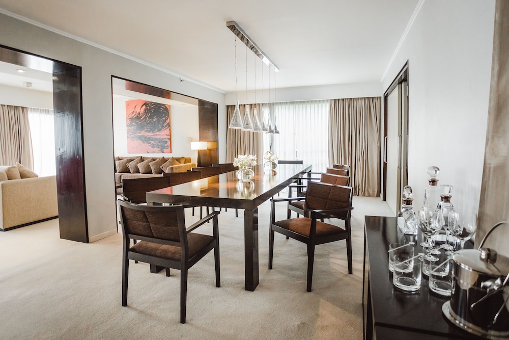 Presidential Suite, 1 King Bed, City View photo 3