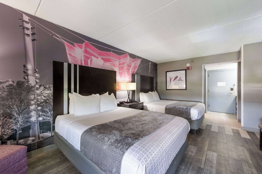 Standard Room, 2 Queen Beds, Non Smoking - Photo 4