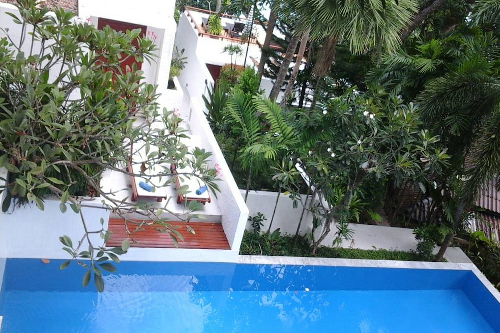 One Bedroom Studio Apartment Pool View photo 3