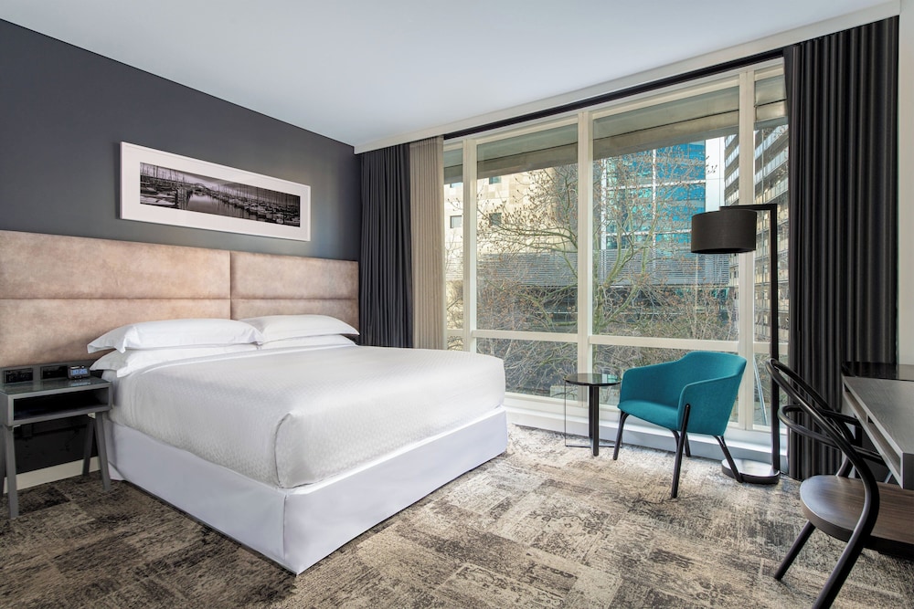 Room, 1 King Bed photo 1