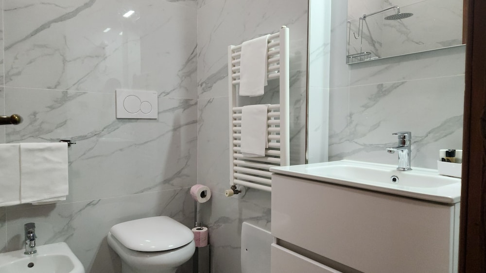 Deluxe Double or Twin Room photo 3
