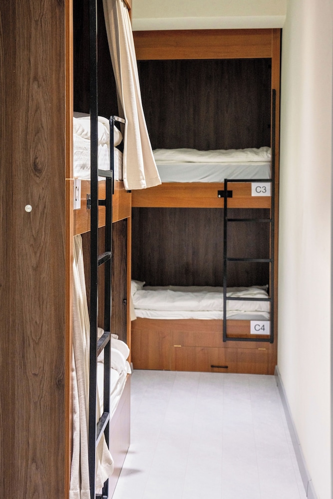 Shared Dormitory, Mixed Dorm, Air conditioning