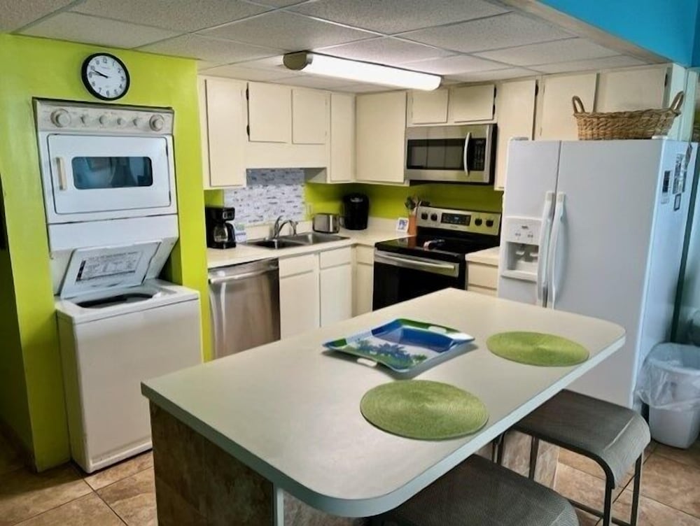 Condo, 2 Bedrooms photo 2