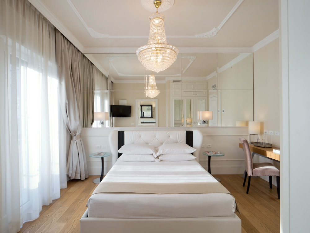 Deluxe Double Room, Balcony, City View