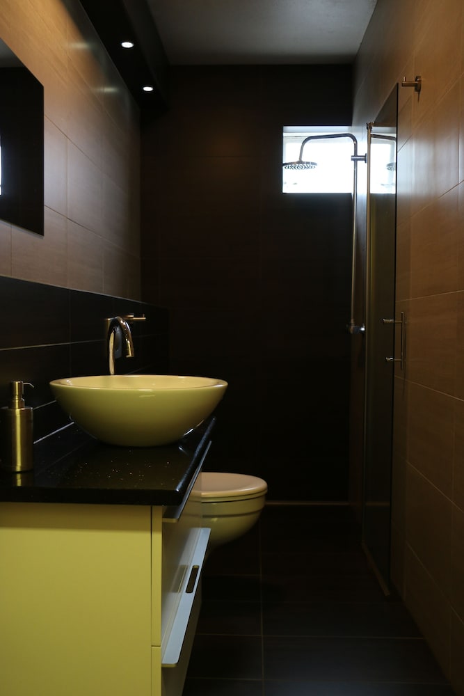 Standard Single Room, Shared Bathroom photo 2