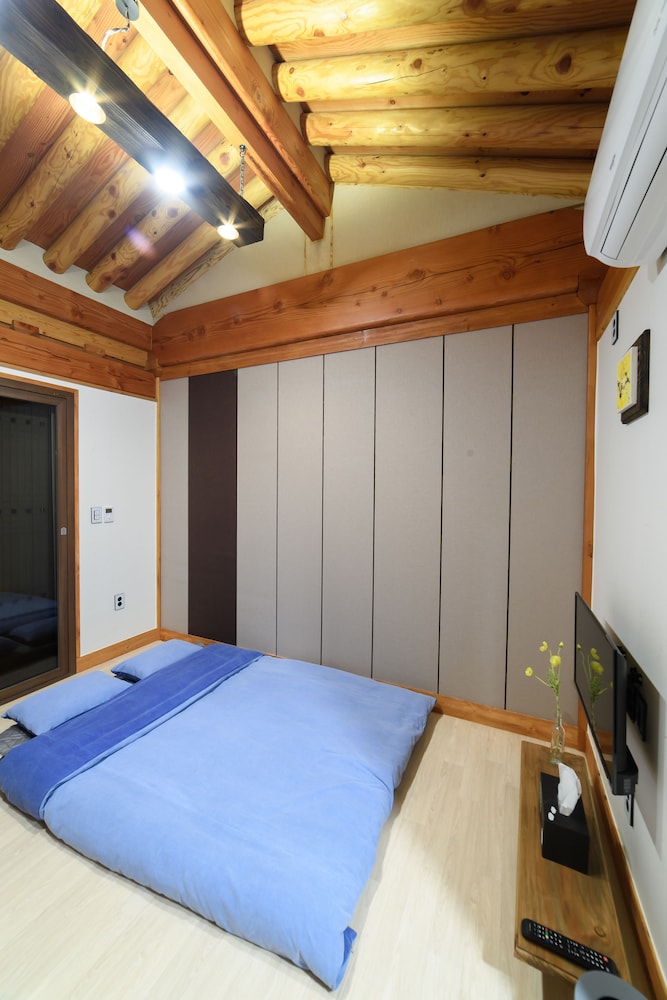 Double Room - Photo 17