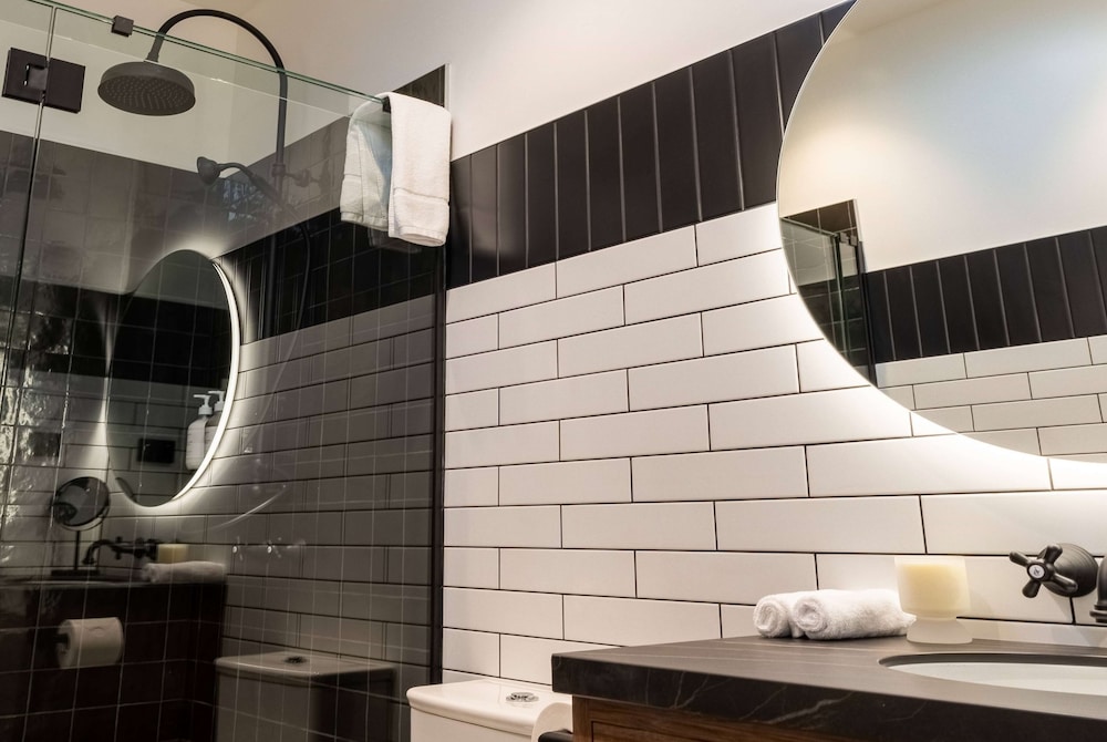 Luxury Penthouse, City View (4 King Beds) - Photo 3