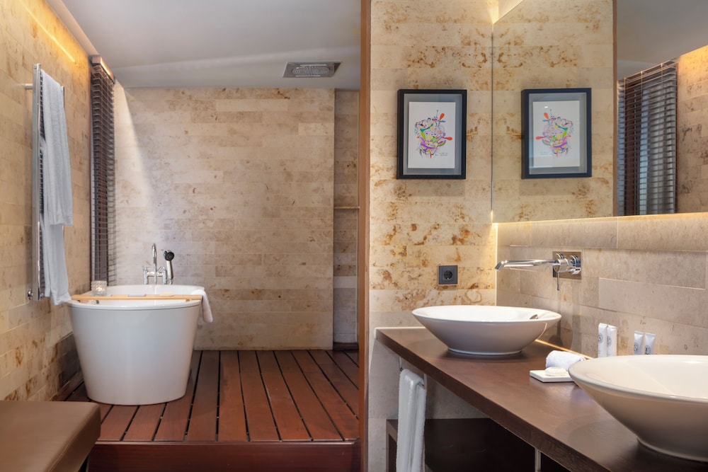 Suite (Penthouse) photo 3