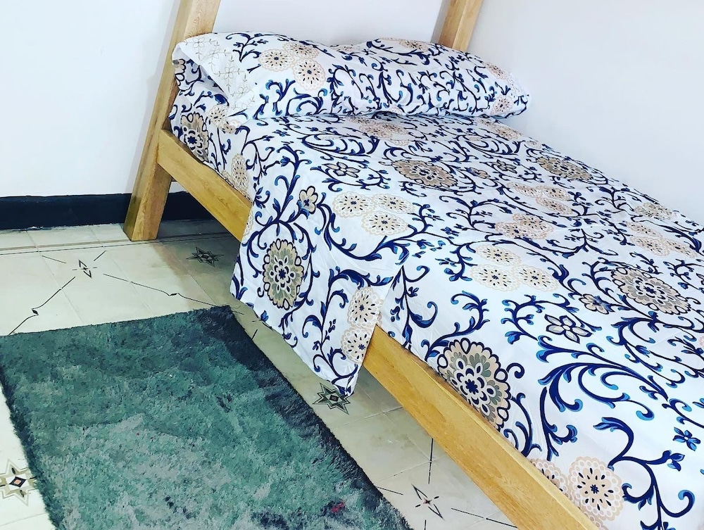 Room, Balcony