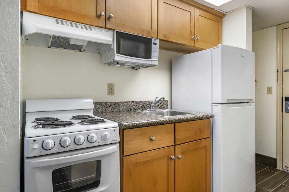 Deluxe Room, 1 King Bed with Sofa bed, Kitchenette, Oceanfront
