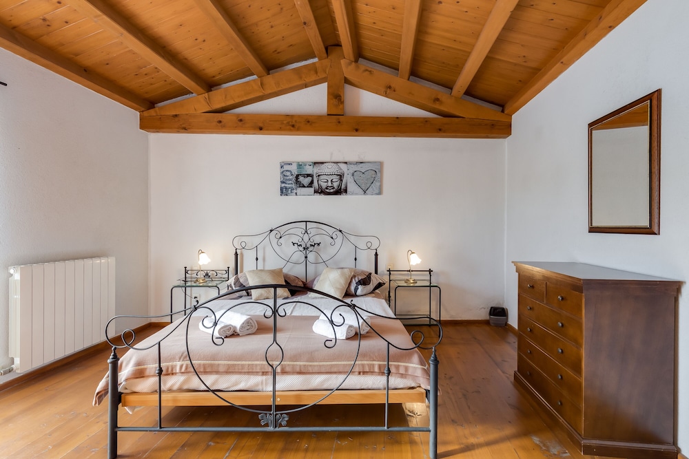 Family House, 2 Double Beds, 2 Bathrooms (Pool Villa Frapi - Ruzmarin)