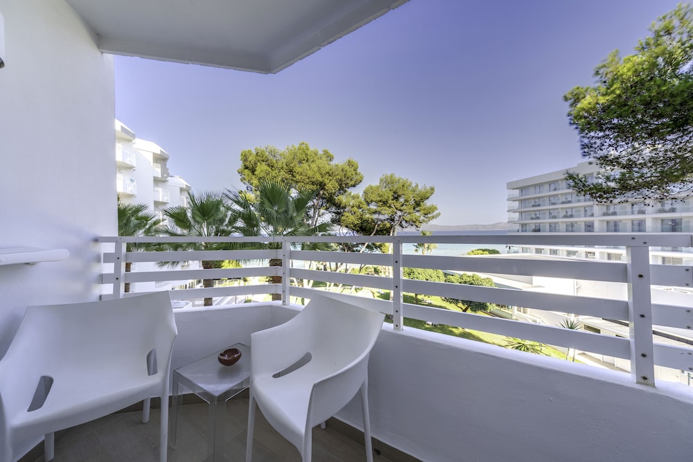 Suite, Balcony, Partial Sea View (3 Adultos + 1 Child)