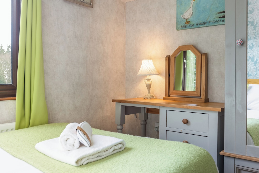 Signature Chalet, 2 Bedrooms, Hot Tub, Garden View photo 3