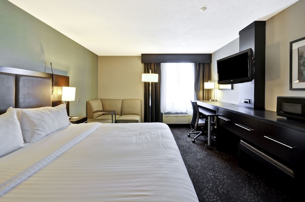 Suite, 1 Bedroom (1 King Bed, 2 Queen Beds) - Photo 4