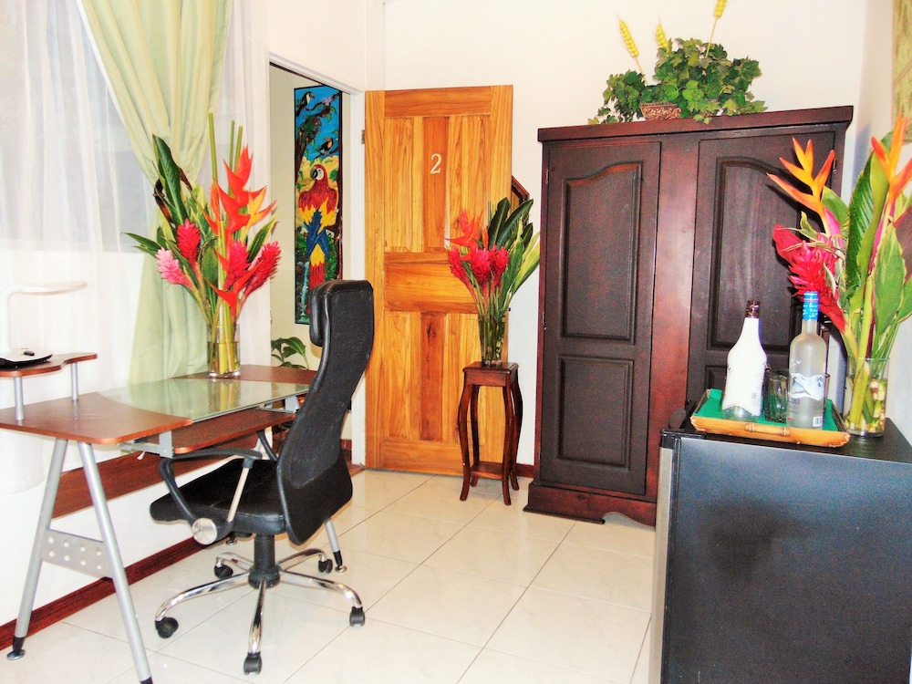 Deluxe Room - Photo 5