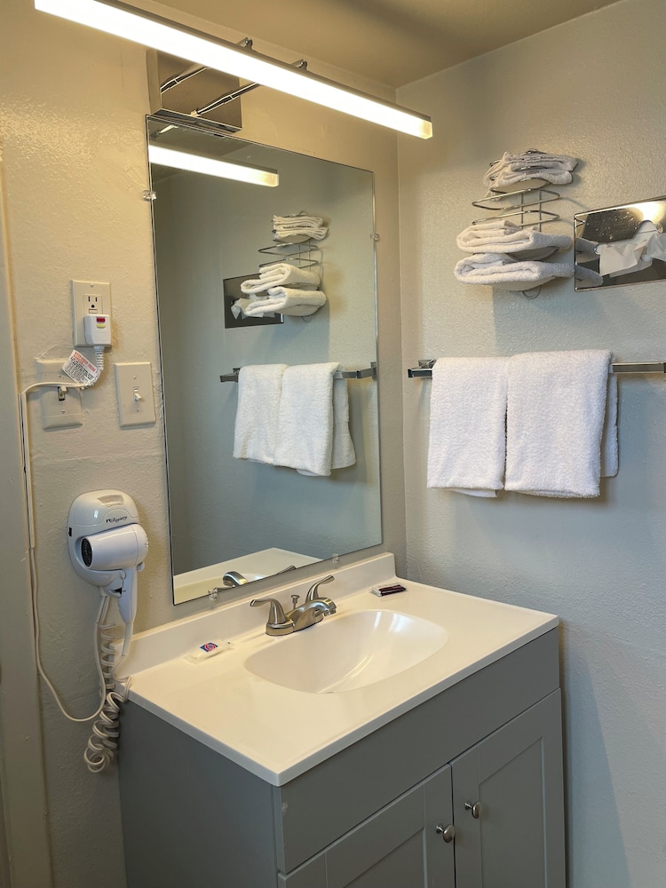 Deluxe Room, 2 Double Beds, Non Smoking, Refrigerator & Microwave - Photo 5
